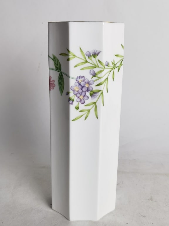 Vintage Royal Worcester Porcelain Arcadia Vase: Vintage Royal Worcester Porcelain Arcadia Vase, 8.25in