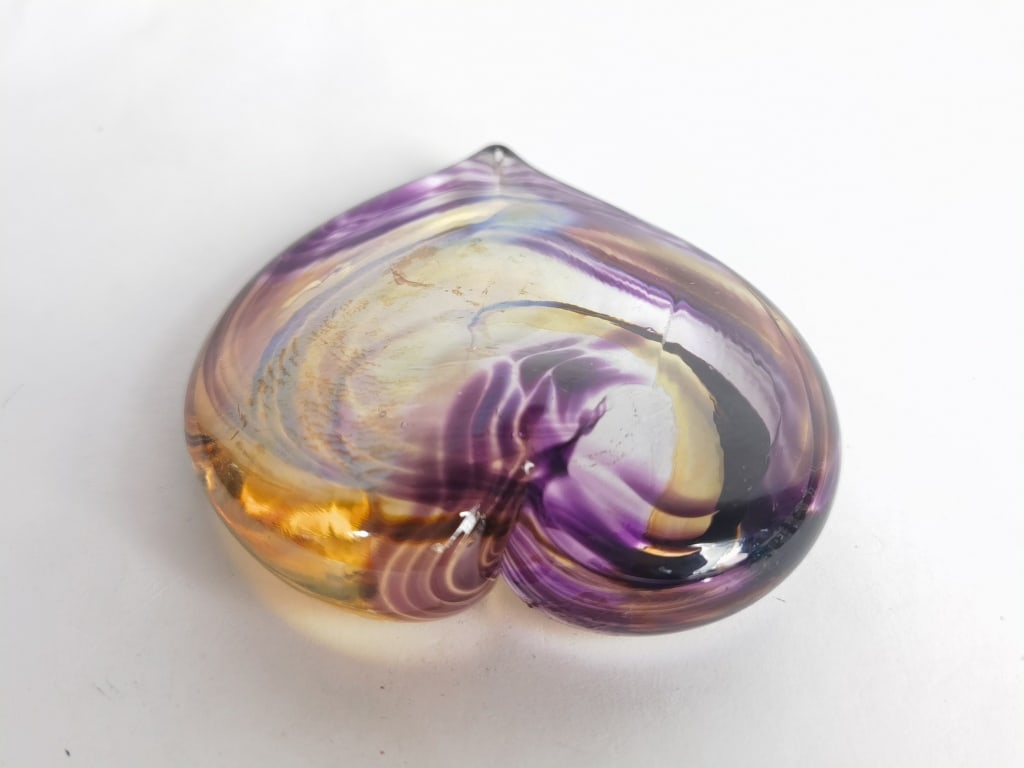 2004 Signed Art Glass Heart Paperweight: 2004 Signed Art Glass Heart Paperweight, 3.75in