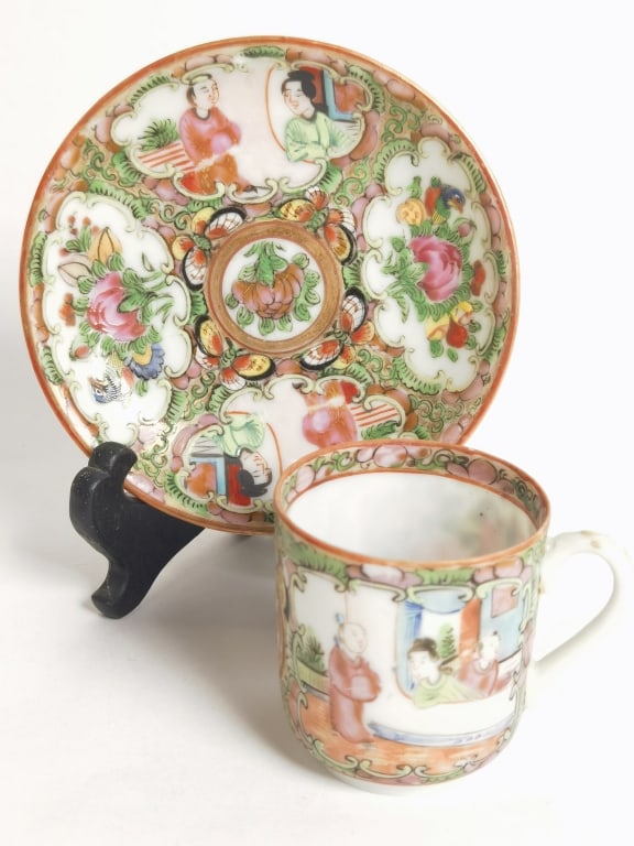 Vintage Chinese Export Porcelain Famille Rose Meda (1 of 5)