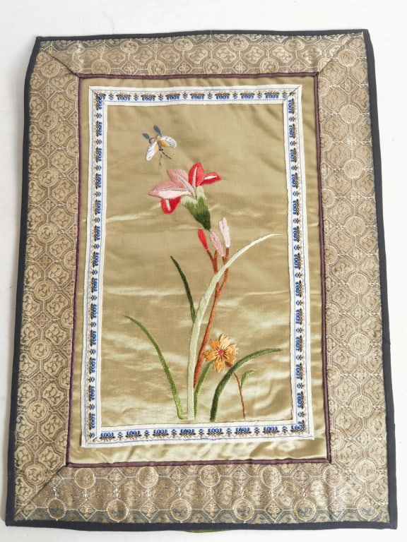Vintage Chinese Embroidery: Vintage Chinese Embroidery, 12.25in by 9in