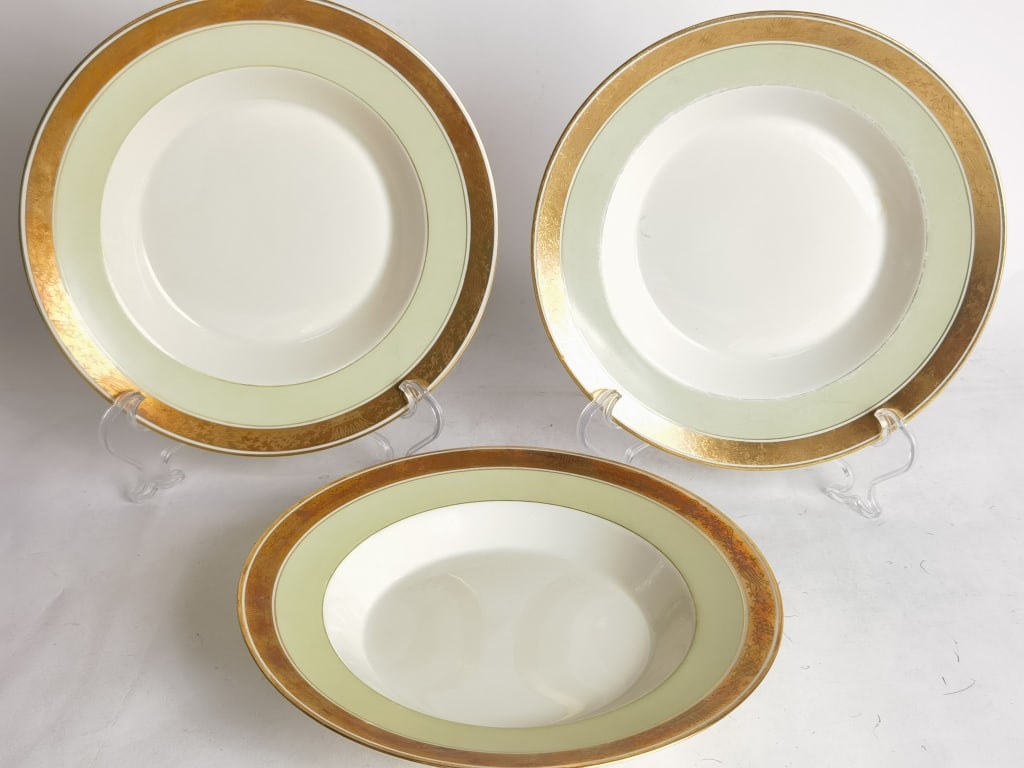 (3) Vintage Royal Copenhagen Porcelain Dagmar Plat: (3) Vintage Royal Copenhagen Porcelain Dagmar Plates, 9.75in