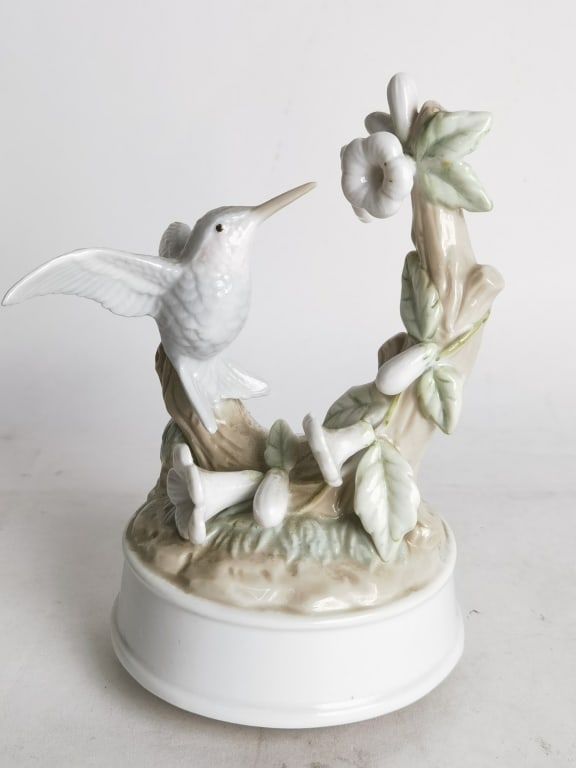 Vintage Porcelain Bird and Flowers Music Box: Vintage Porcelain Bird and Flowers Music Box, 7.5in