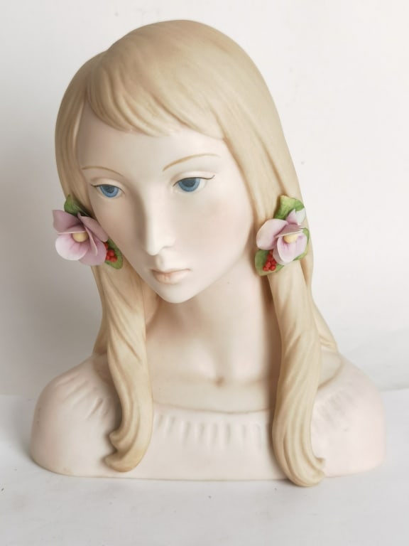 Limited Ed. Laszlo Ispanky Celeste Bust, 188/200: Limited Ed. Laszlo Ispanky Celeste Bust, 188/200, 8.5in