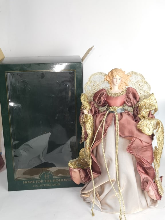 Home For the Holidays Collectible Dolls: Home For the Holidays Collectible Dolls, 16in