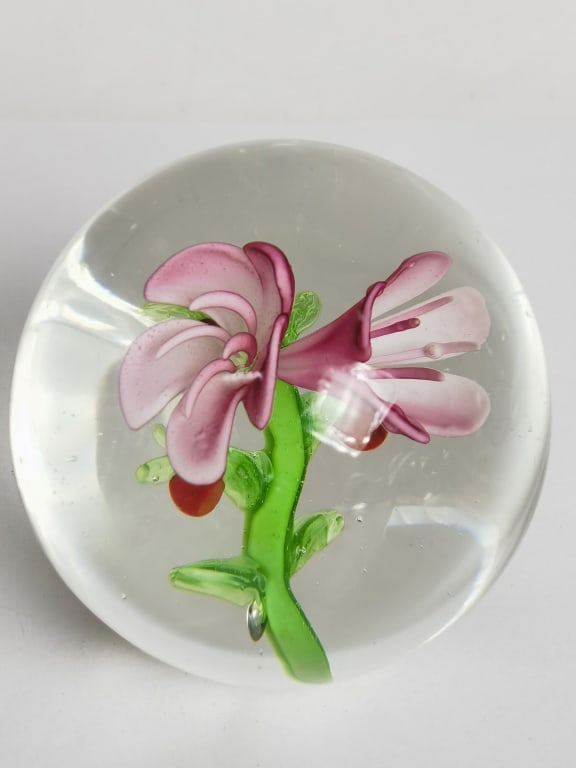 Unmarked Pink Flower Glass Paperweight: Unmarked Pink Flower Glass Paperweight, 3.25in
