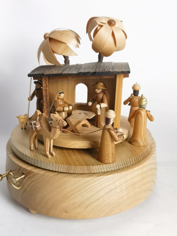 Reuge Romance Stille Nacht Wood Carved Music Box: Reuge Romance Stille Nacht Wood Carved Music Box, 8.25in by 7.25in