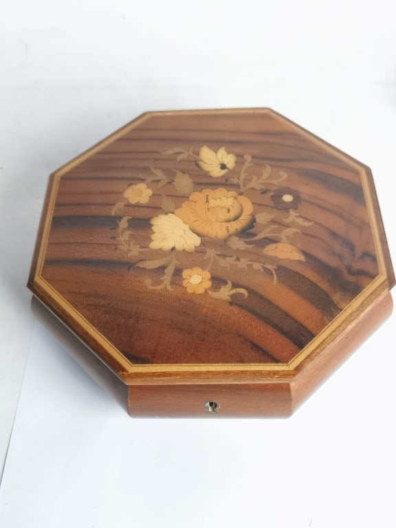 Vintage Italian Marquetry Jewelry Music Box: Vintage Italian Marquetry Jewelry Music Box, 3in by 8.5in