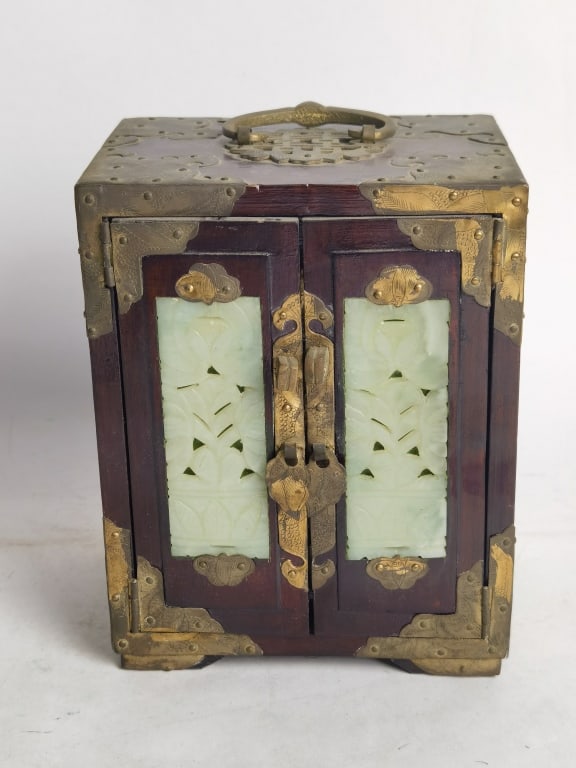 Vintage Chinese Jade Inly Rosewood Jewelry Box: Vintage Chinese Jade Inly Rosewood Jewelry Box, 7in by 5.5in