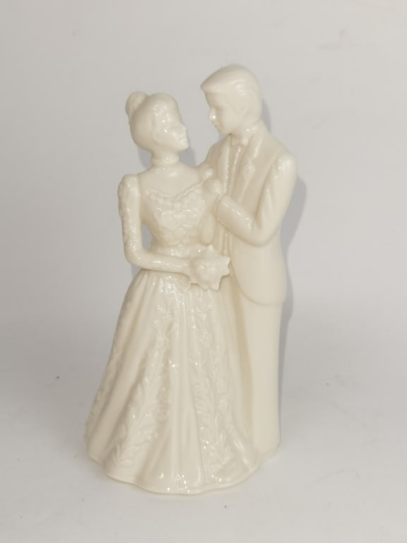 Lenox Porcelain Couple Figurine: Lenox Porcelain Couple Figurine, 7.25in