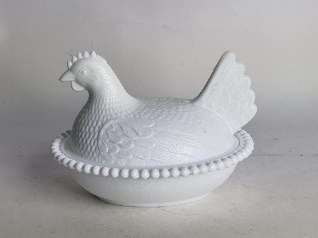 Vintage Hen Shape Milk Glass Covered Bowl: Vintage Hen Shape Milk Glass Covered Bowl, 5.25in by 7in