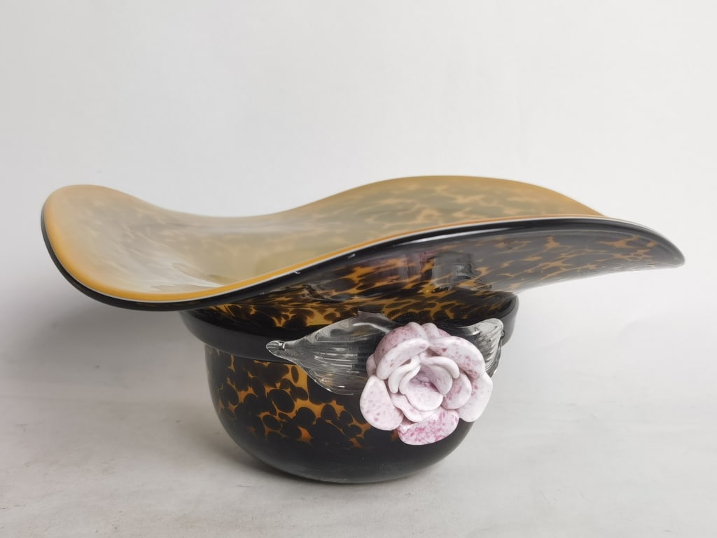 Vintage Blown Leopard Glass Ladies Hat Bowl (1 of 4)