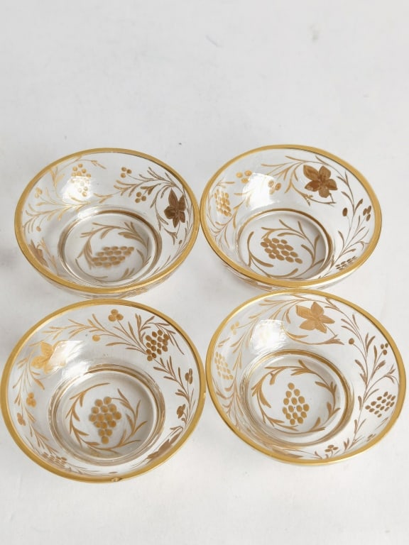 (4) Vintage Moser Intaglio 22K Gold Glass Bowls: (4) Vintage Moser Intaglio 22K Gold Glass Bowls, 1in by 2.5in