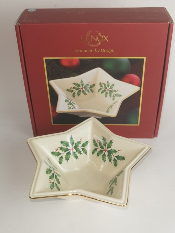 Lenox Porcelain Holiday Star Bowl: Lenox Porcelain Holiday Star Bowl, 2.5in by 8in