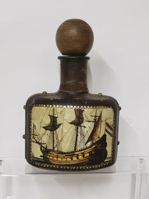Vintage Italian Leather Covered Hand Painted Decanter: Vintage Italian Leather Covered Hand Painted Decanter, 9.75in