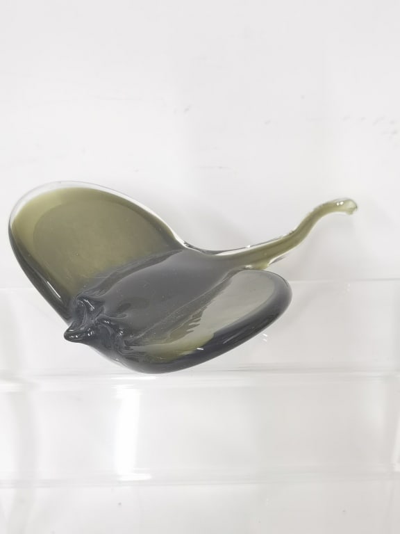Vintage Murano Italy Smokey Glass Manta: Vintage Murano Italy Smokey Glass Manta, 7in