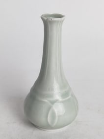 Chinese Porcelain Pea Glaze Vase