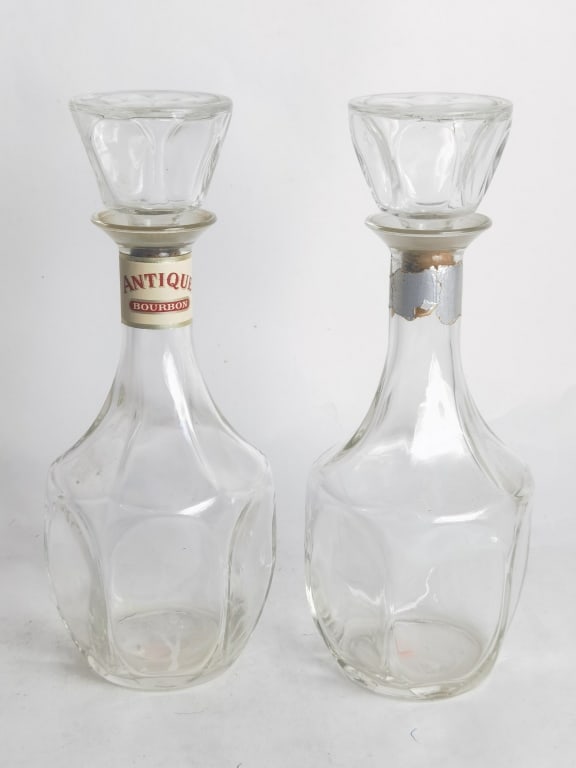 (2) Vintage Bourbon Glass Decanters: (2) Vintage Bourbon Glass Decanters, 11.25in
