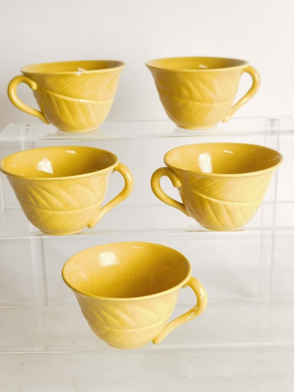 (4) Vintage Yellow Lotus Leaf Cups: (4) Vintage Yellow Lotus Leaf Cups, 2.5in by 4.5in