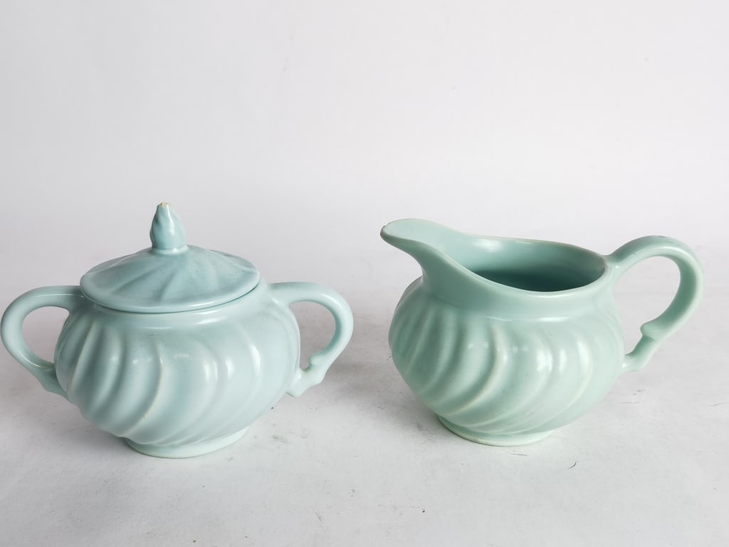 (2) Vintage Franciscan Ware Coronado Creamer and S: (2) Vintage Franciscan Ware Coronado Creamer and Sugar Bowl, 3.5in by 5.5in