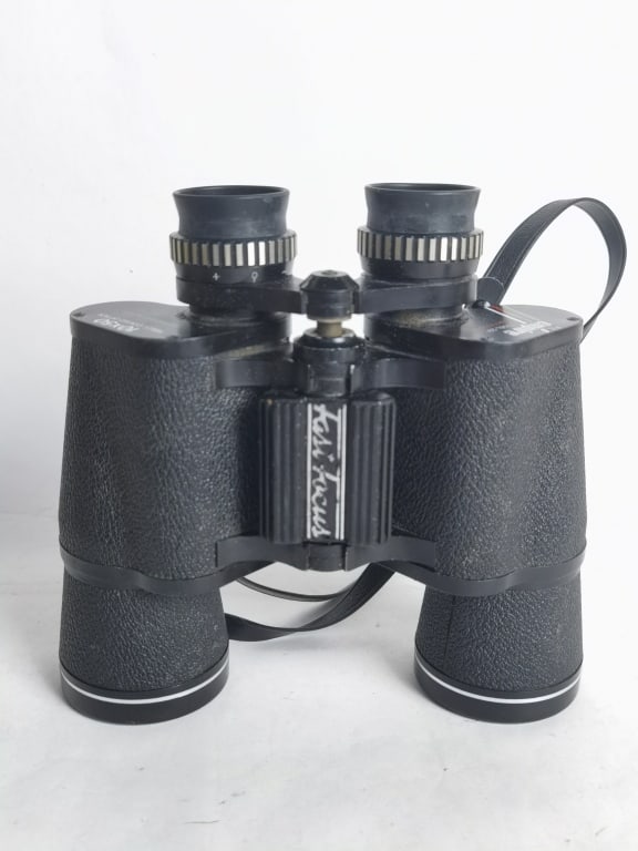 Vintage Empire Fast Focus Binoculars (1 of 5)