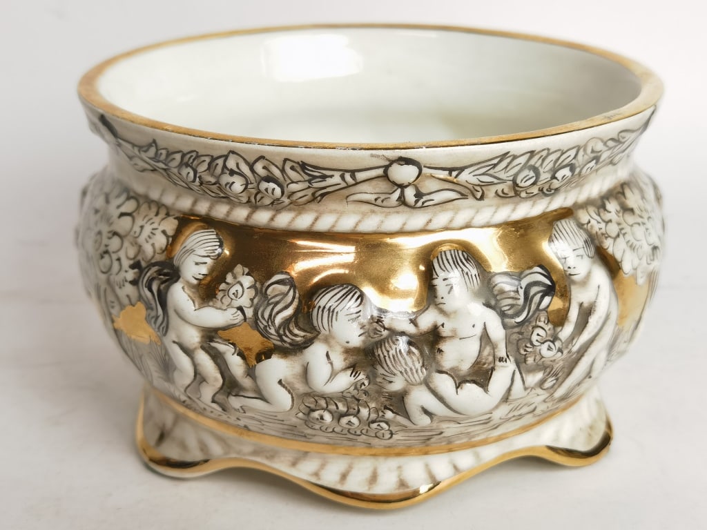 Vintage Capodimonte Italy Porcelain Cherub Bowl: Vintage Capodimonte Italy Porcelain Cherub Bowl, 4in by 6.25in