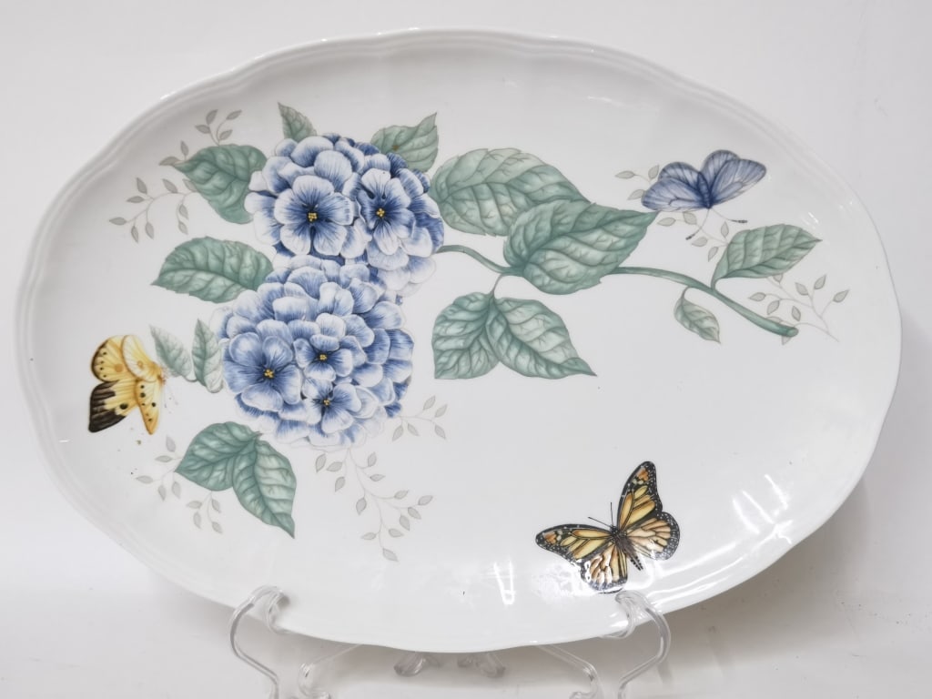 Vintage Lenox Porcelain Butterfly Meadow Oval Plat: Vintage Lenox Porcelain Butterfly Meadow Oval Platter, 16in