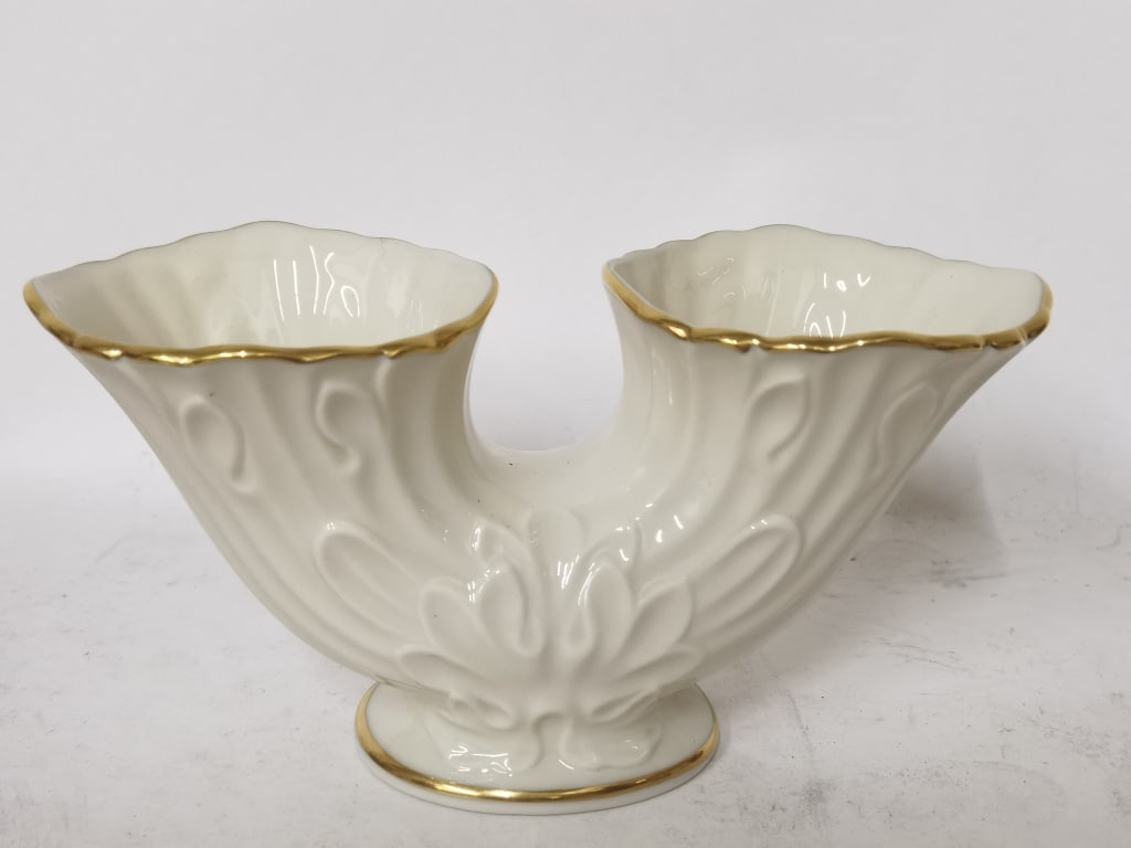 Vintage Lenox Porcelain Gemini Double Vase: Vintage Lenox Porcelain Gemini Double Vase, 3.5in by 7in