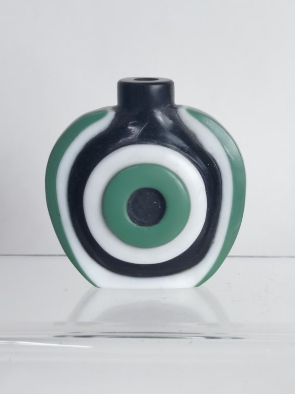 Vintage Chinese Green/White Peking Glass Snuff Bot: Vintage Chinese Green/White Peking Glass Snuff Bottle, 2.25in