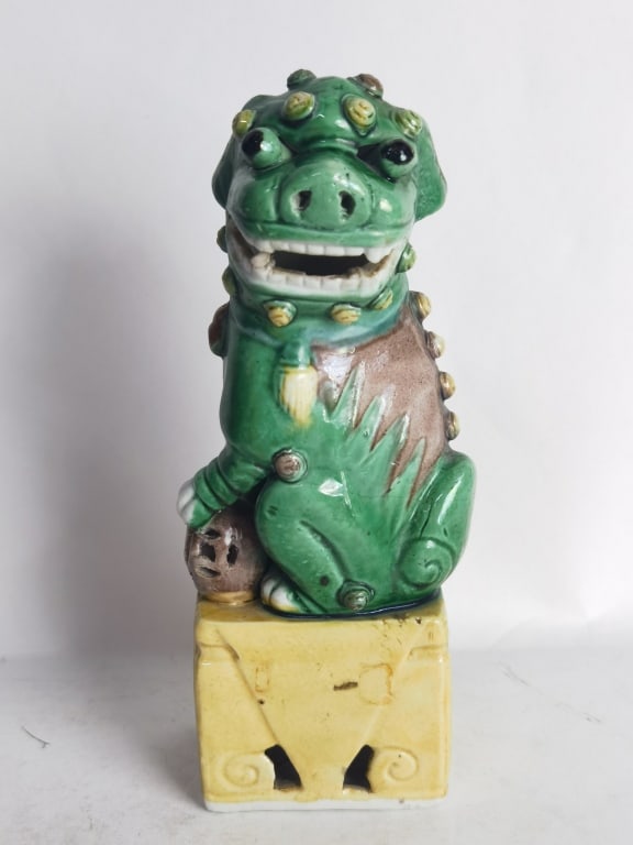 Qing Chinese Export Porcelain Sancai Lion (1 of 5)