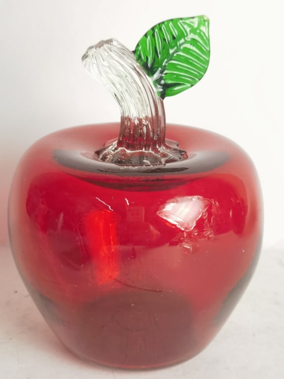 Large Vintage Studio Art Glass Red Apple Paperweig (1 of 3)