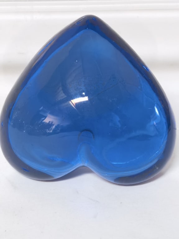 Vintage Cobalt Blue Glass Heart Paperweight: Vintage Cobalt Blue Glass Heart Paperweight, 3in