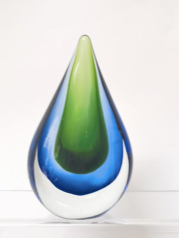 Limited Ed. New Zealand Sommerso Teardrop Paperwei: Limited Ed. New Zealand Sommerso Teardrop Paperweight, 5.75in