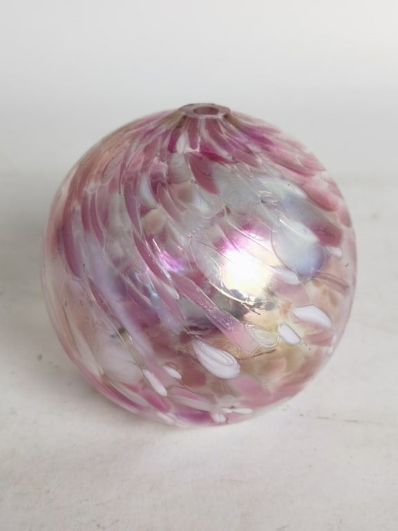 Vintage Iridescent Pink/White Glass Vase: Vintage Iridescent Pink/White Glass Vase, 3.75in