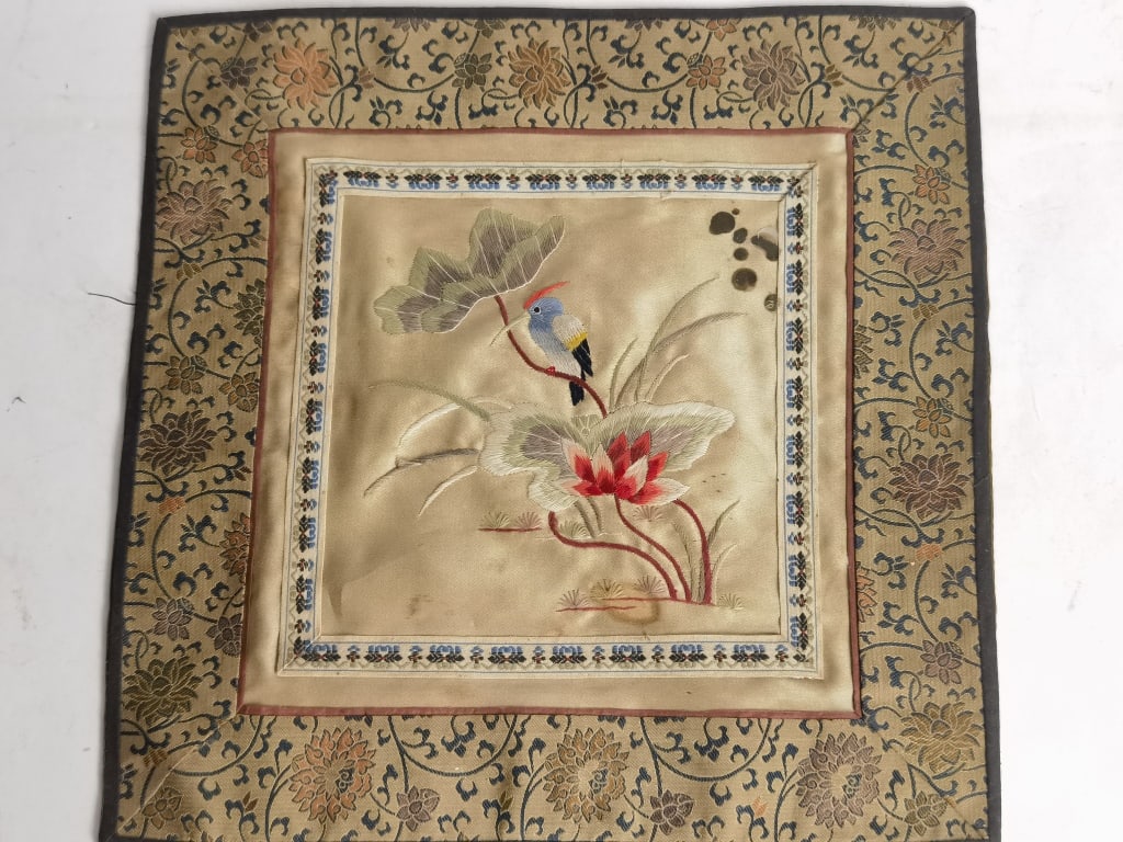 Vintage Chinese Embroidery: Vintage Chinese Embroidery, 10.75in