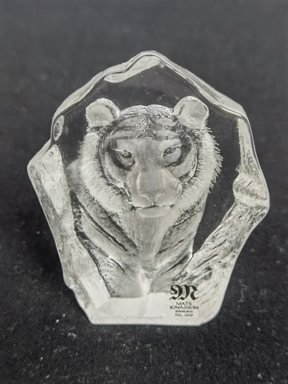 Mats Jonasson Tiger Crystal Paperweight (1 of 5)