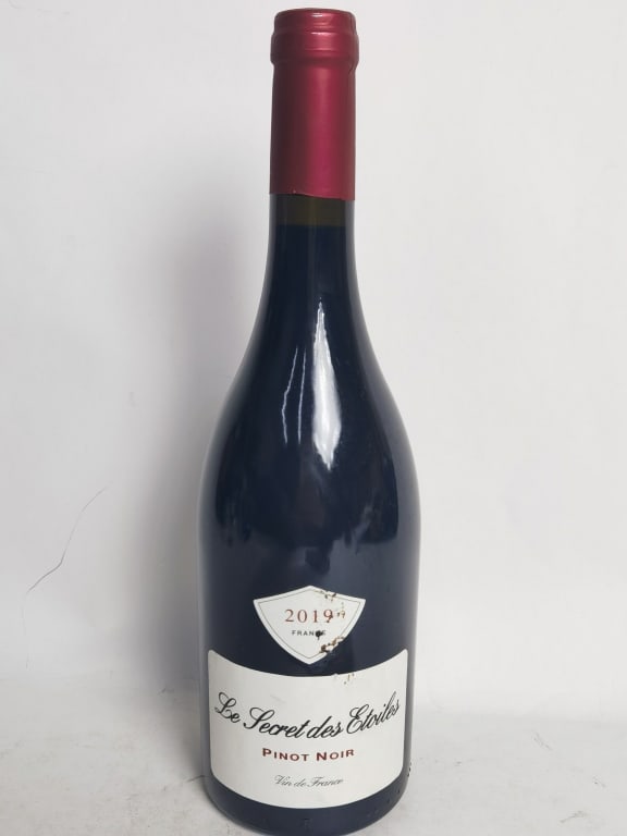 2019 Le Secret des Etoiles Pinot Noir: 2019 Le Secret des Etoiles Pinot Noir, 11.75in