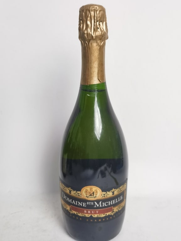 Domaine Ste. Michelle Brut: Domaine Ste. Michelle Brut, 12.25in