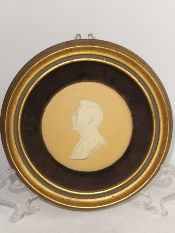 Vintage Sculpted Miniature of Napoleon Bonaparte: Vintage Sculpted Miniature of Napoleon Bonaparte, 7.5in