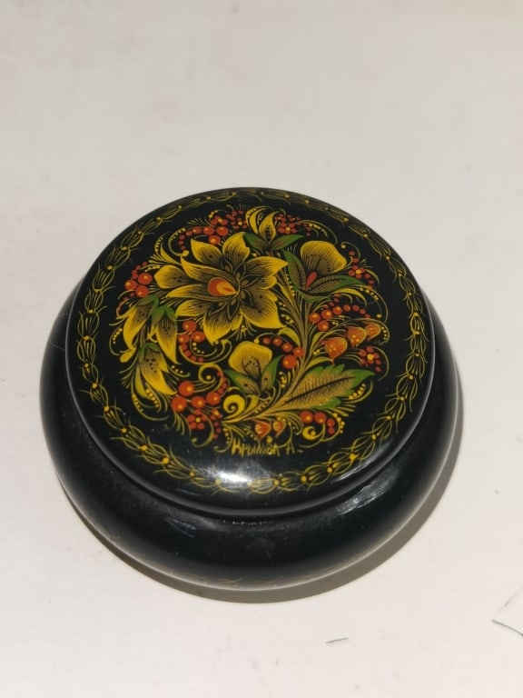 Vintage Russian Lacquer Trinket Box (1 of 4)