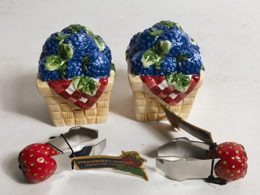 Pr. of Fruit Basket Salt/Pepper Shakers