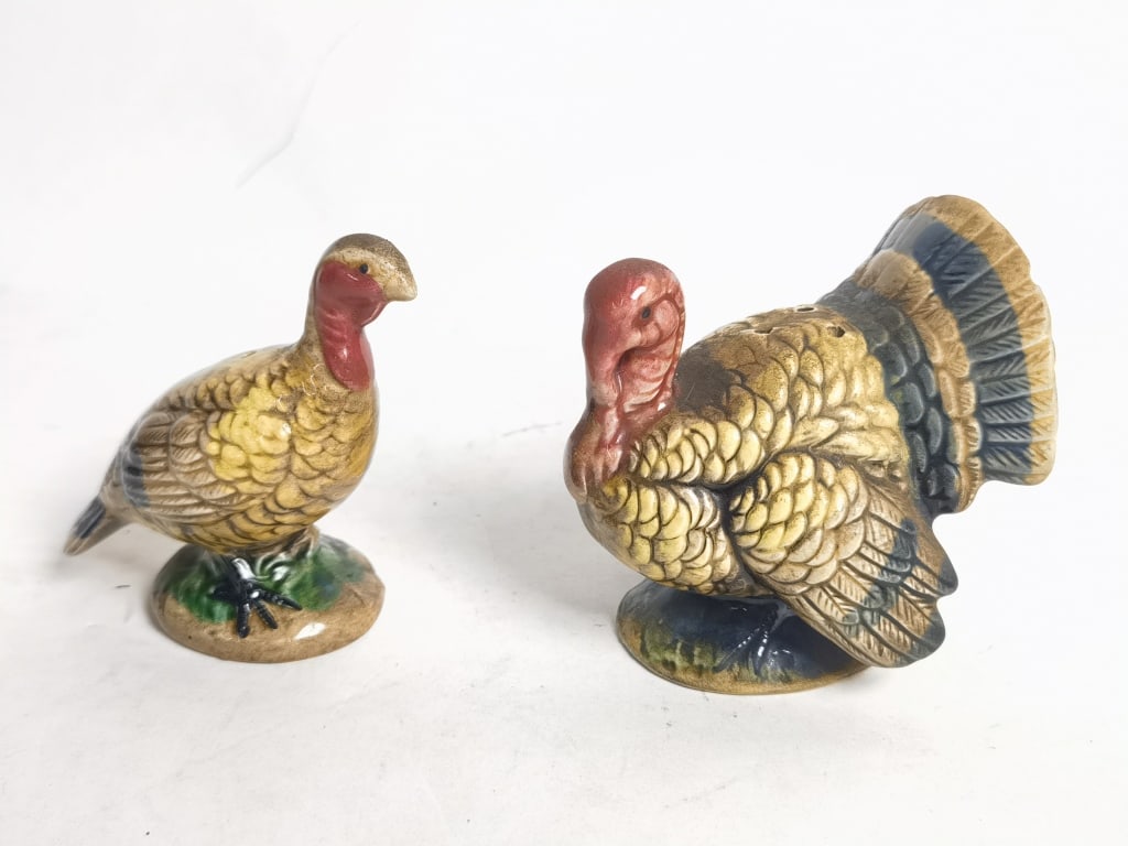 Pr. of Vintage Porcelain Turkey Salt/Pepper Shaker: Pr. of Vintage Porcelain Turkey Salt/Pepper Shakers, 3.75in