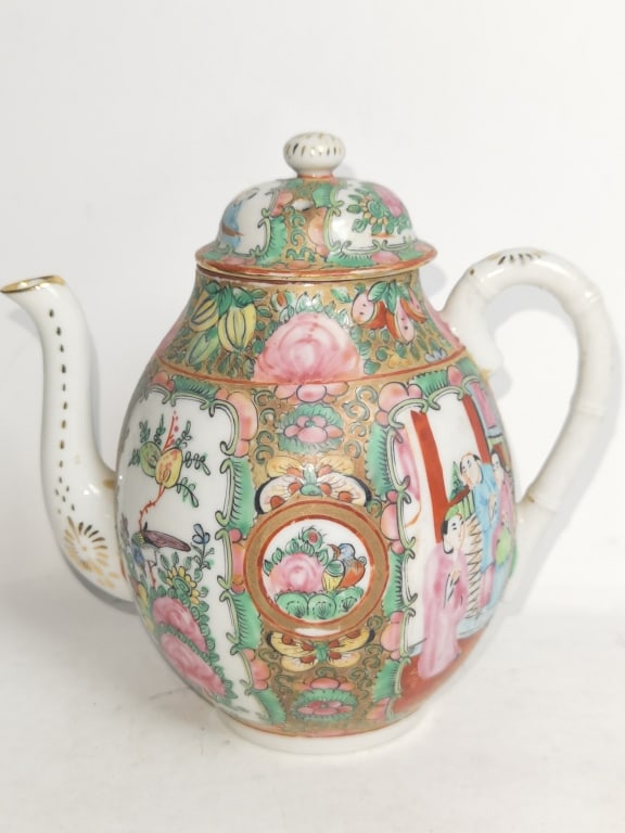 Antique Chinese Export Porcelain Famille Rose Meda: Antique Chinese Export Porcelain Famille Rose Medallion Teapot, 7in