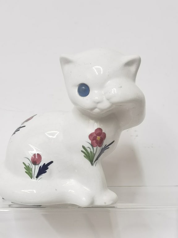 Vintage Elpa Portugal Porcelain Cat Figurine: Vintage Elpa Portugal Porcelain Cat Figurine, 6.5in
