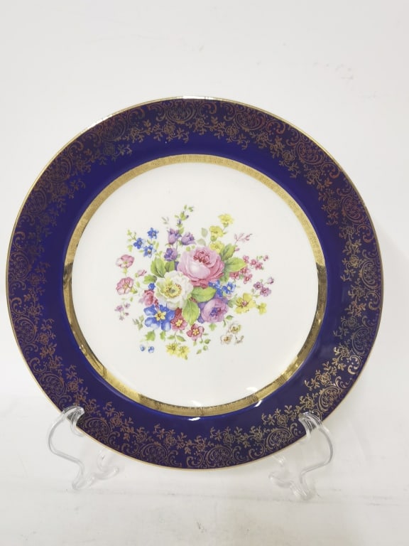 Salem Century 23K Gold Encrusted Porcelain Plate: Salem Century 23K Gold Encrusted Porcelain Plate, 9.75in