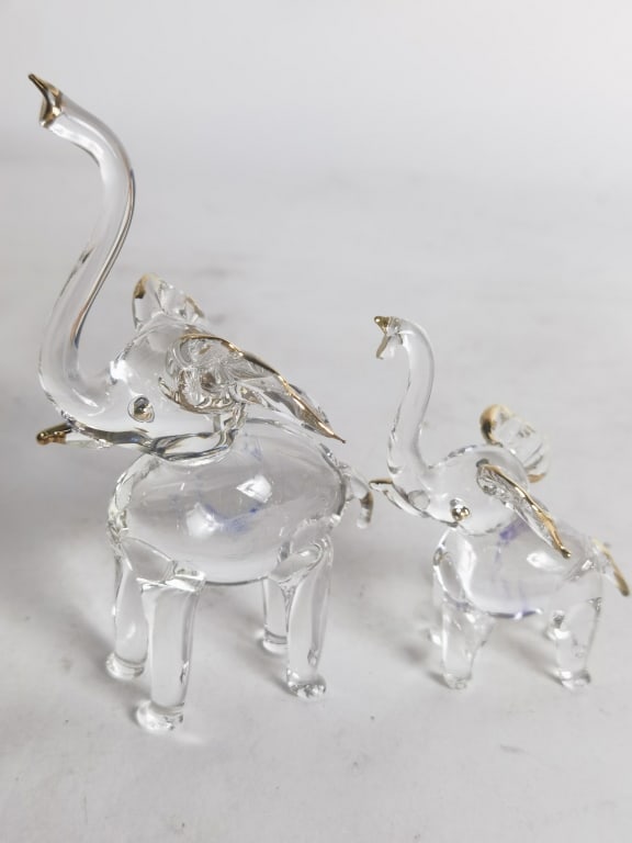 (2) Vintage Clear Art Glass Elephants (1 of 3)