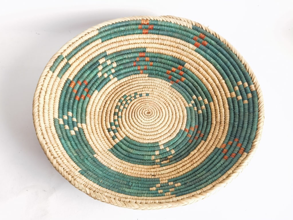 Vintage Mexican Raja Royal Flat Basket: Vintage Mexican Raja Royal Flat Basket, 14.75in