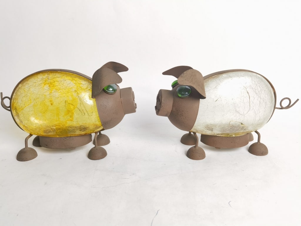 (2) Vintage Metal Colored Glass Pig Lamp Shades: (2) Vintage Metal Colored Glass Pig Lamp Shades, 5.25in by 8.75in
