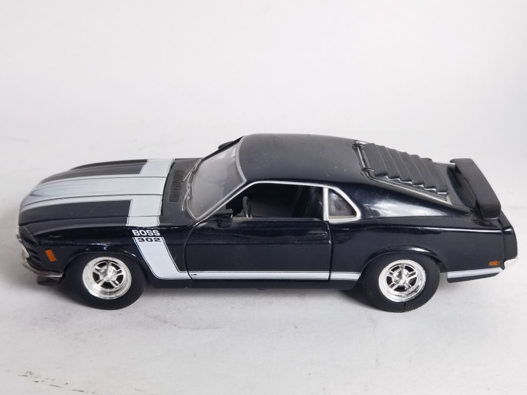 Johnny Lightning 1970 Ford Mustang Boss 302 Black (1 of 4)