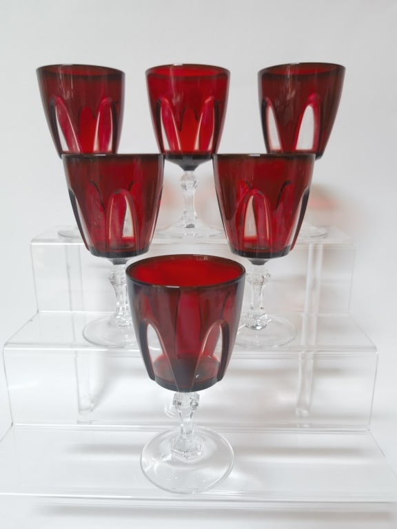 (6) Vintage Ruby Cut-to-Clear Wine Glasses: (6) Vintage Ruby Cut-to-Clear Wine Glasses, 6in