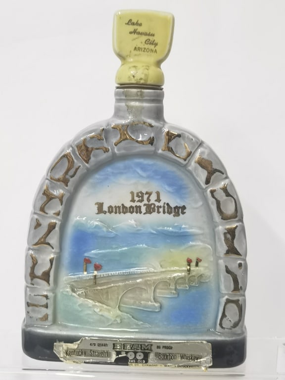 Vintage Jim Beam 1971 London Bridge Porcelain Bott: Vintage Jim Beam 1971 London Bridge Porcelain Bottle, 10.5in